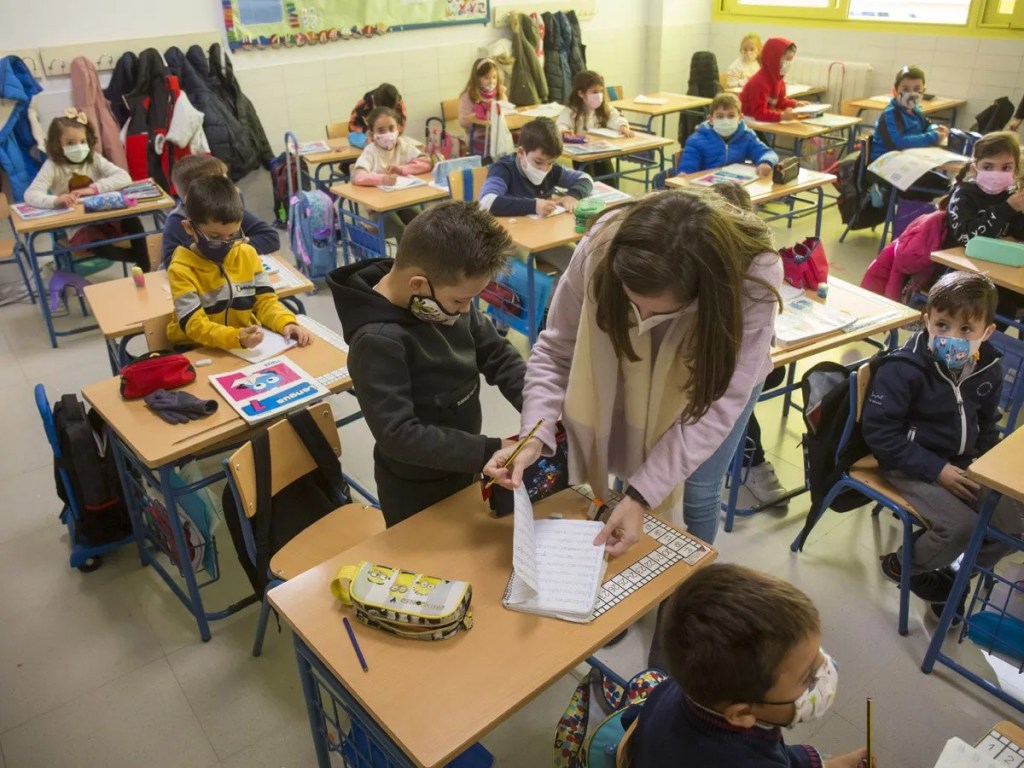 El 85,2 % del profesorado andaluz valora las aulas como conflictivas y el 90 % no cree que se apueste por la educación&nbsp;pública