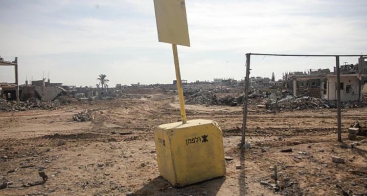 La ocupación israelí amplía la línea amarilla dentro de Gaza y demuele decenas de edificios en violación del alto el&nbsp;fuego