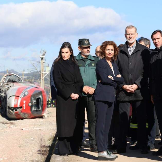 La Casa Real cambia en su web una fotografía de la mayor tragedia ferroviaria de Andalucía en Adamuz: «Miserables», «insultante»…