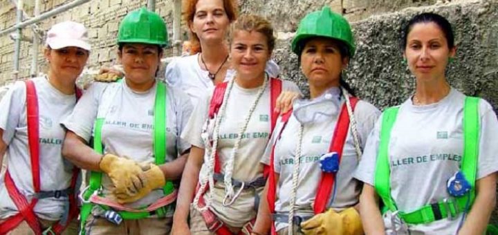 Las trabajadoras andaluzas tendrían que cobrar 4.654 euros más para eliminar la brecha&nbsp;salarial