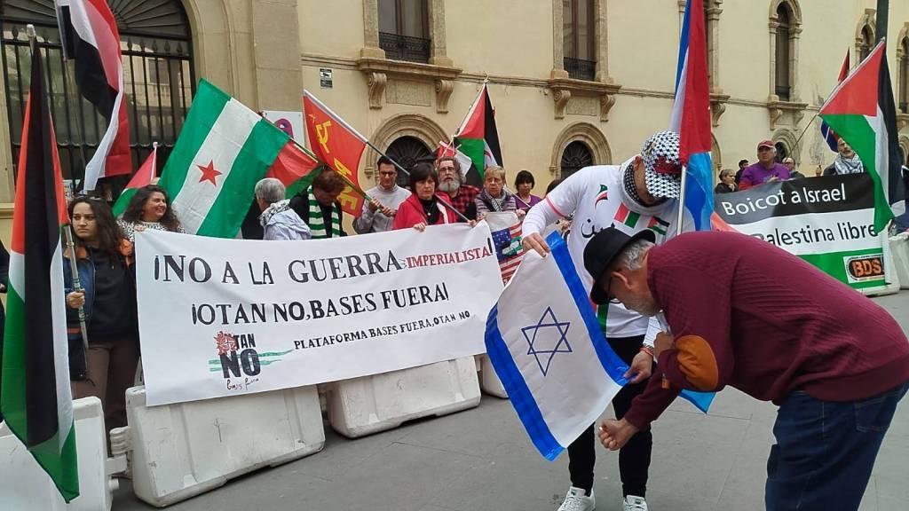 Más de 600 personas en la manifestación antiimperialista celebrada hoy en Almería&nbsp;(vídeo)