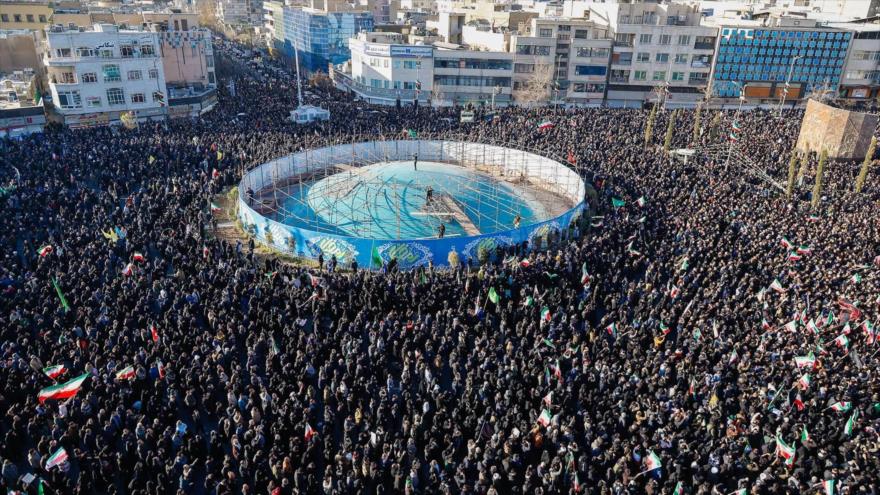 Indignación en las calles de Irán por el asesinato del Ayatolá Jamenei / Las Fuerzas Armadas declaran:»Haremos que EEUU e Israel se&nbsp;arrepientan»