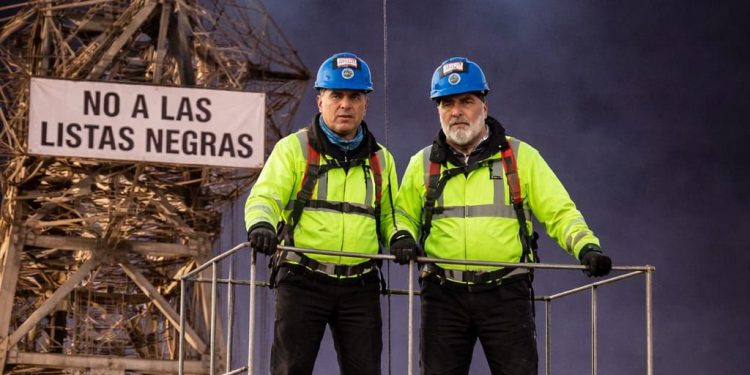 Paro en Navantia San Fernando en solidaridad con los dos obreros en la grúa; el gobierno intenta amedrentar a los trabajadores&nbsp;(vídeos)