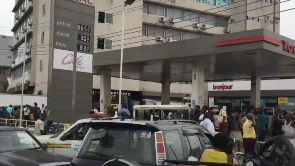 Nigeria. ¿Por qué el mayor productor de petróleo de África, se enfrenta al mayor aumento de precios del combustible registrado en todo el&nbsp;continente?