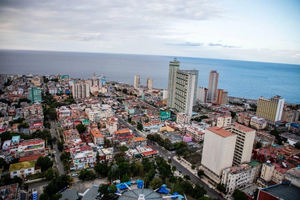 Ante bloqueo de Estados Unidos, logra Cuba refinar su crudo por primera&nbsp;vez