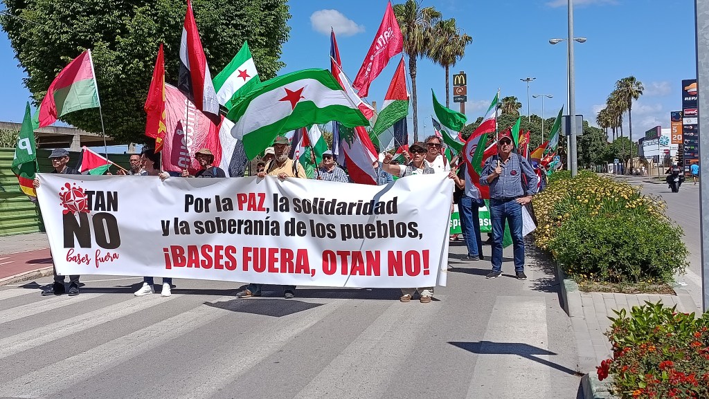 Manifestación, intervenciones finales y declaraciones en la marcha a Rota&nbsp;(vídeo)