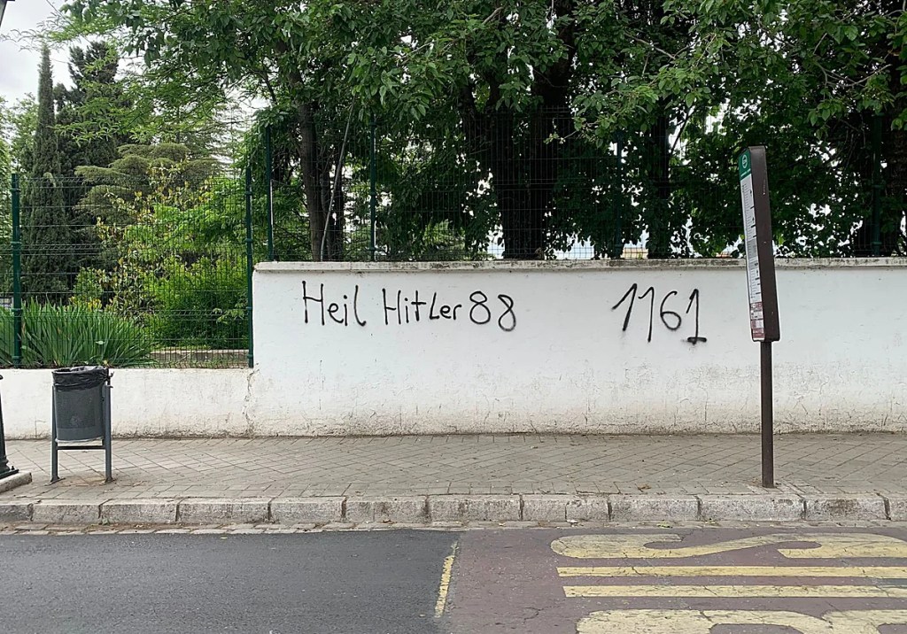 Un grupo de ultras propina en Granada una brutal paliza a un hombre con una camiseta&nbsp;antifascista
