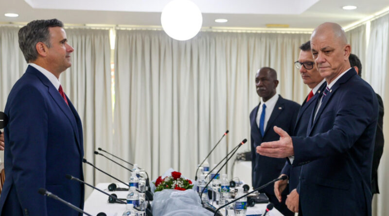 China sentó a Trump en Beijing, y Cuba al jefe de la CIA en La&nbsp;Habana