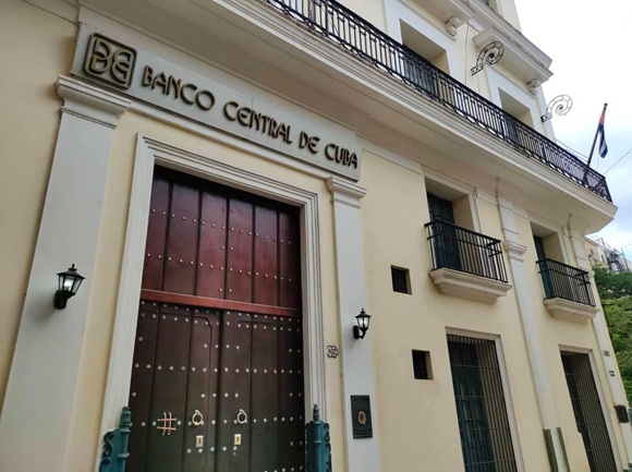 Plantean transformación del sistema bancario y tributario, descentralización de la formación de precios en&nbsp;Cuba