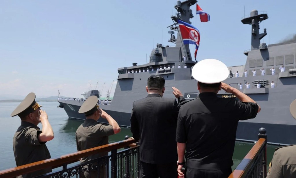 Kim Jong Un anuncia equipamiento nuclear de la Armada&nbsp;Norcoreana