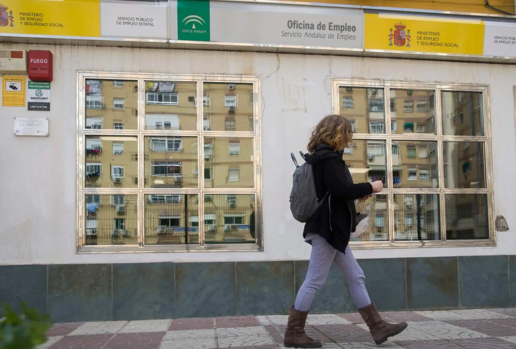 Moreno Bonilla dice que «Andalucía avanza» con más de medio millón de personas en paro, la mayoría&nbsp;mujeres